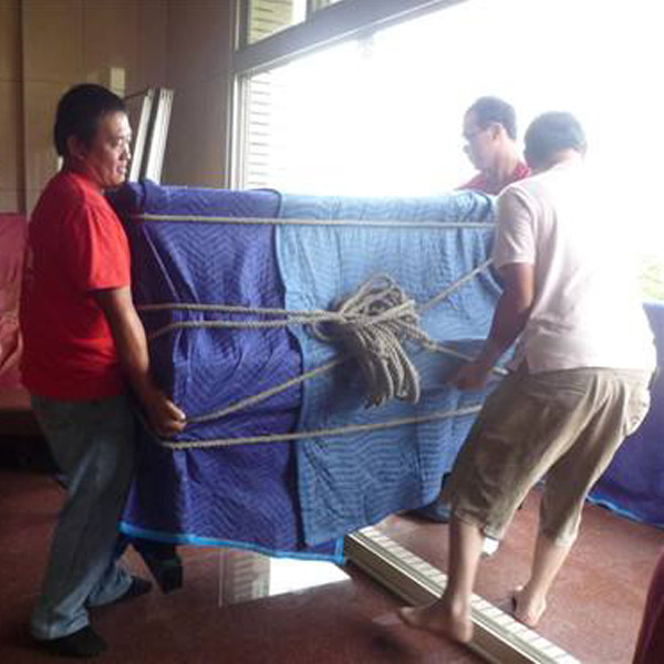 鋼琴、魚缸專運(yùn)現(xiàn)場